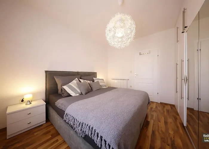 Carmen Deluxe Apartment Vir