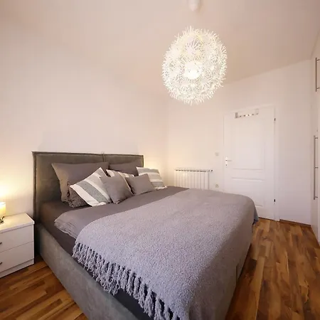 Carmen Deluxe Apartment Vir