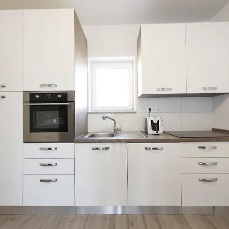 Apartment Carmen Deluxe Vir